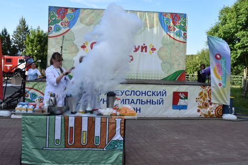 В Верхнем Услоне ярко и весело встретили лето