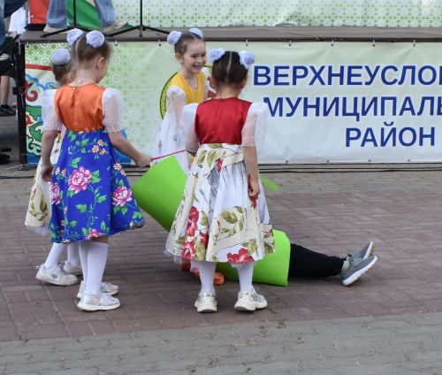 В Верхнем Услоне ярко и весело встретили лето
