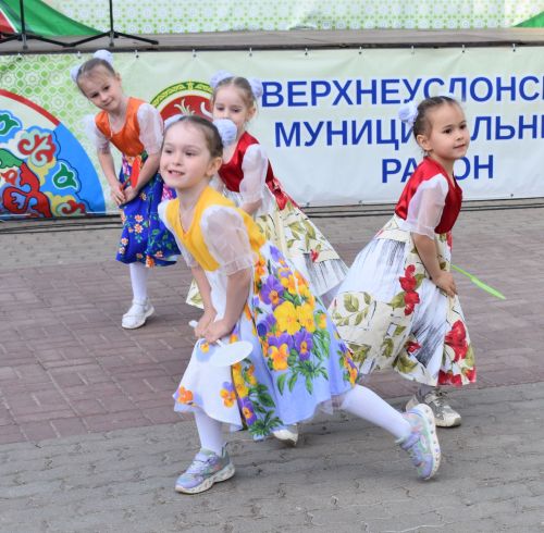 В Верхнем Услоне ярко и весело встретили лето