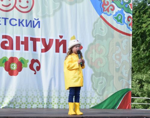 В Верхнем Услоне ярко и весело встретили лето