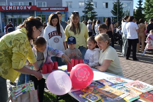 В Верхнем Услоне ярко и весело встретили лето