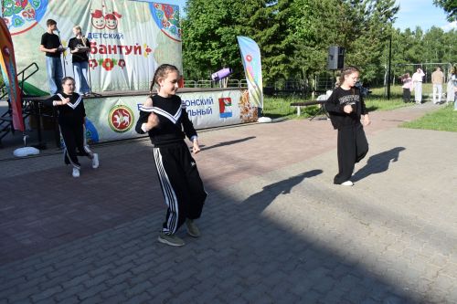 В Верхнем Услоне ярко и весело встретили лето