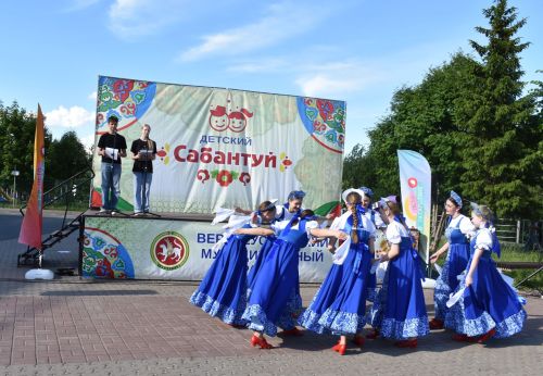 В Верхнем Услоне ярко и весело встретили лето