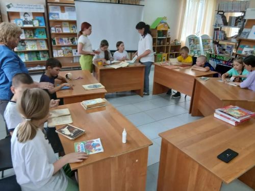 Октябрьский мәктәп лагеренда яшь осталар яраткан китапларын коткара