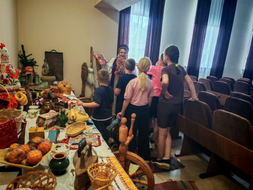 В Коргузе детям показали старинные предметы и напоили чаем из самовара