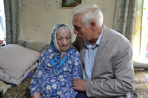 С 99-летием поздравили труженицу тыла Ольгу Редкову из Ташевки