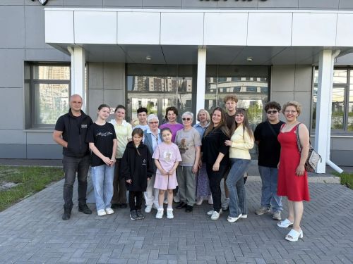 «Спасибо» в нотах: артисты из Верхнего Услона подарили тепло в стенах госпиталя