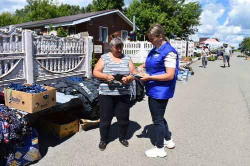 В Верхнем Услоне пешеходам вручали световозвращатели и памятки по ПДД