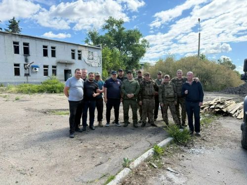 Гостинцы с Родины: глава Верхнеуслонского района доставил помощь бойцам в ЛНР