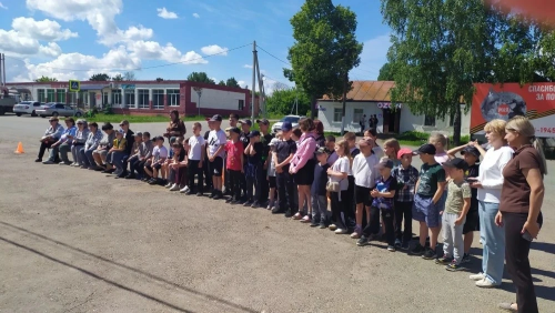 Макылда «Бу дөньяны без балаларга бүләк итәбез» чарасы узды