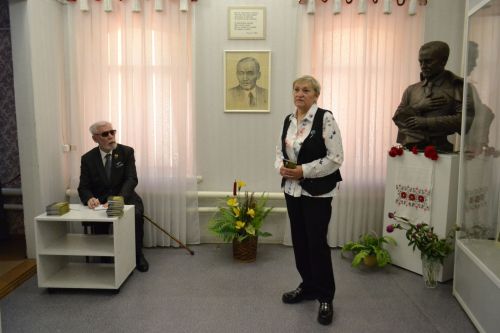 «Хуш киләгез - Калі ласка»: поэзия Рената Хариса скрепила дружбу двух народов
