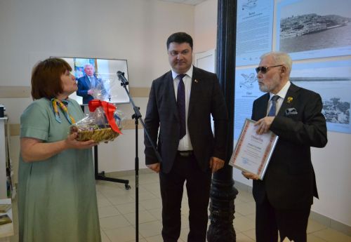 «Хуш киләгез - Калі ласка»: поэзия Рената Хариса скрепила дружбу двух народов