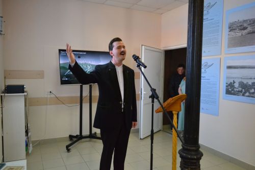 «Хуш киләгез - Калі ласка»: поэзия Рената Хариса скрепила дружбу двух народов