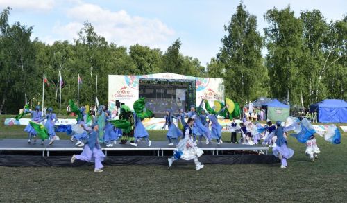 Герои Тукая и сцены из сельской жизни: как открывали Сабантуй в Верхнем Услоне
