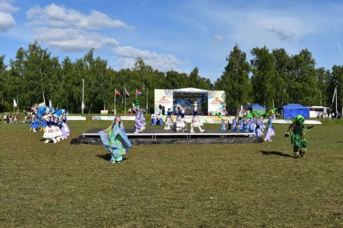 Герои Тукая и сцены из сельской жизни: как открывали Сабантуй в Верхнем Услоне
