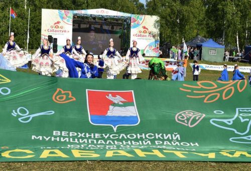 Герои Тукая и сцены из сельской жизни: как открывали Сабантуй в Верхнем Услоне