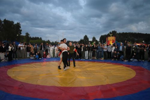 На ковре было жарко: как прошла борьба корэш на Сабантуе в Верхнем Услоне
