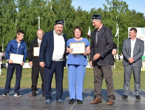 Герои Тукая и сцены из сельской жизни: как открывали Сабантуй в Верхнем Услоне