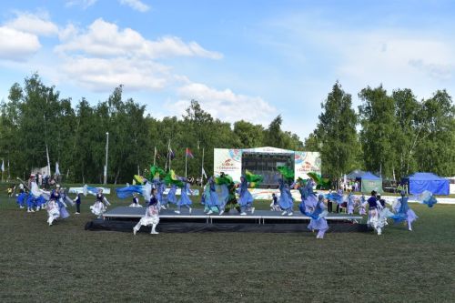 Герои Тукая и сцены из сельской жизни: как открывали Сабантуй в Верхнем Услоне