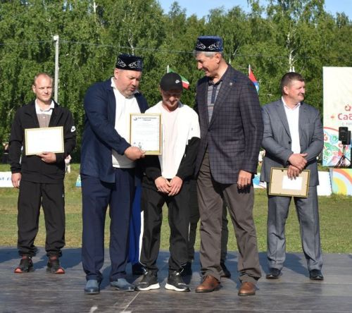 Герои Тукая и сцены из сельской жизни: как открывали Сабантуй в Верхнем Услоне