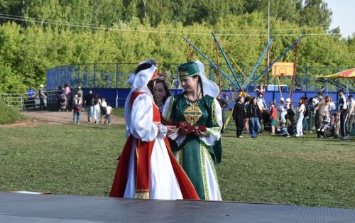 Герои Тукая и сцены из сельской жизни: как открывали Сабантуй в Верхнем Услоне