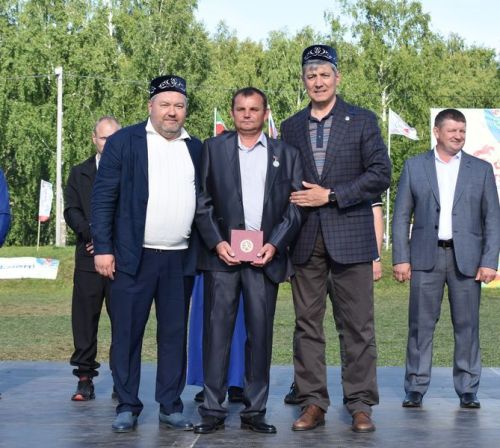 Герои Тукая и сцены из сельской жизни: как открывали Сабантуй в Верхнем Услоне