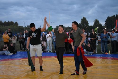 На ковре было жарко: как прошла борьба корэш на Сабантуе в Верхнем Услоне