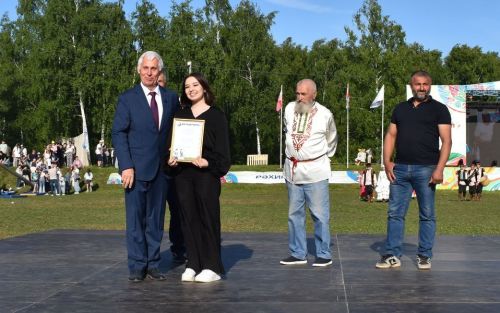 Герои Тукая и сцены из сельской жизни: как открывали Сабантуй в Верхнем Услоне
