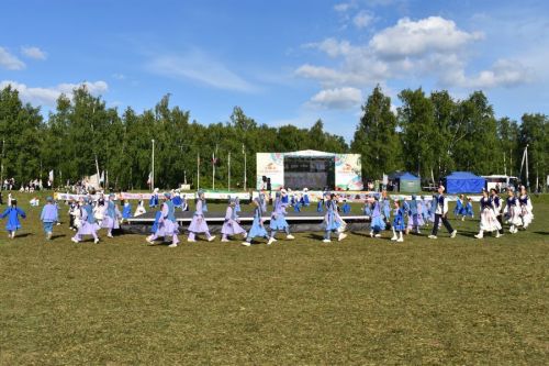 Герои Тукая и сцены из сельской жизни: как открывали Сабантуй в Верхнем Услоне