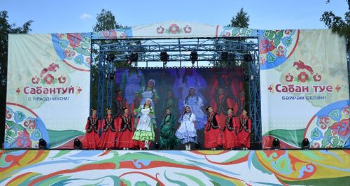 Ложки с яйцами, мешки и салют: как гуляли на Сабантуе в Верхнем Услоне