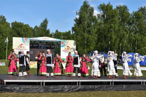 Герои Тукая и сцены из сельской жизни: как открывали Сабантуй в Верхнем Услоне