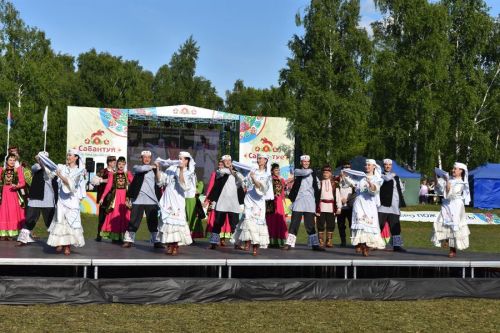 Герои Тукая и сцены из сельской жизни: как открывали Сабантуй в Верхнем Услоне