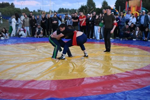 На ковре было жарко: как прошла борьба корэш на Сабантуе в Верхнем Услоне