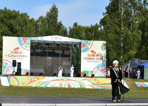Герои Тукая и сцены из сельской жизни: как открывали Сабантуй в Верхнем Услоне