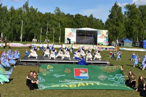 Герои Тукая и сцены из сельской жизни: как открывали Сабантуй в Верхнем Услоне