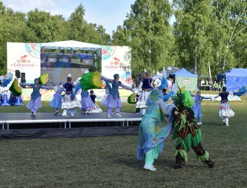 Герои Тукая и сцены из сельской жизни: как открывали Сабантуй в Верхнем Услоне