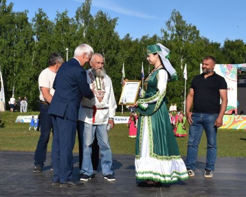 Герои Тукая и сцены из сельской жизни: как открывали Сабантуй в Верхнем Услоне