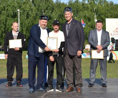 Герои Тукая и сцены из сельской жизни: как открывали Сабантуй в Верхнем Услоне