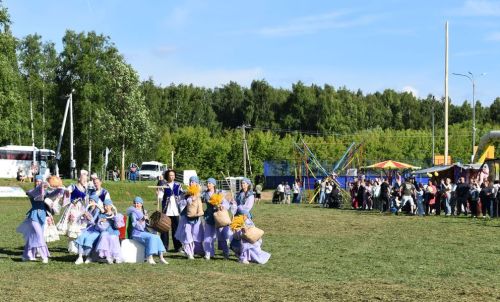 Герои Тукая и сцены из сельской жизни: как открывали Сабантуй в Верхнем Услоне