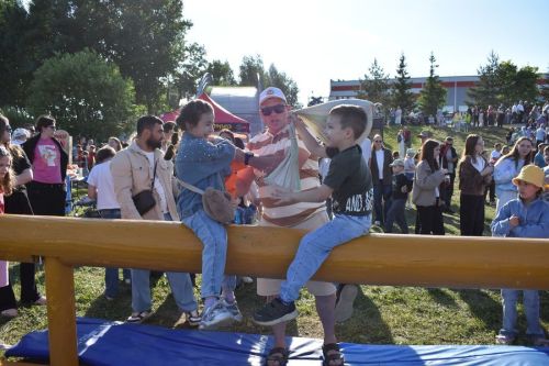 Ложки с яйцами, мешки и салют: как гуляли на Сабантуе в Верхнем Услоне