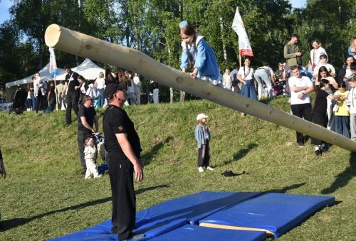 Ложки с яйцами, мешки и салют: как гуляли на Сабантуе в Верхнем Услоне