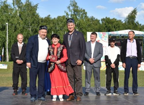 Герои Тукая и сцены из сельской жизни: как открывали Сабантуй в Верхнем Услоне