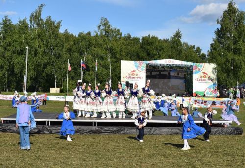 Герои Тукая и сцены из сельской жизни: как открывали Сабантуй в Верхнем Услоне