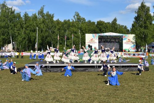 Герои Тукая и сцены из сельской жизни: как открывали Сабантуй в Верхнем Услоне