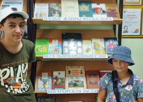 Библиотека Верхнего Услона открыла выставку народного фольклора