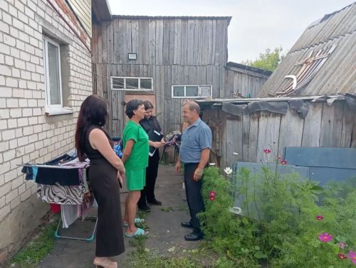 Специалисты проверили бытовые условия в семьях с детьми в ходе рейда