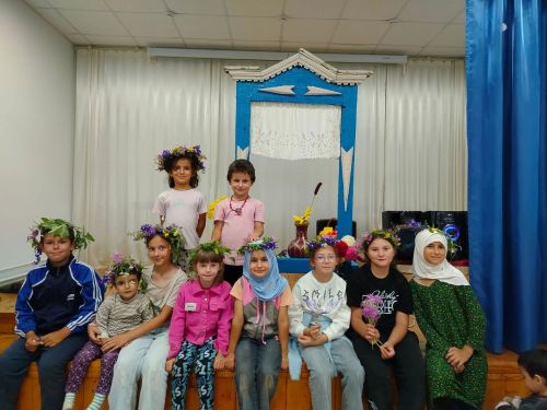 Клянчинские дети сплели летние венки на мастер-классе в День фольклора