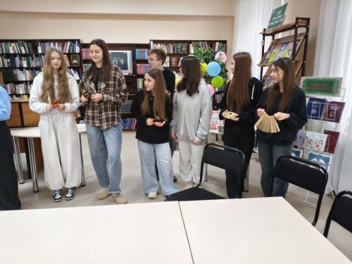 Библиотекари провели фольклорную игру для участников «Движения первых»