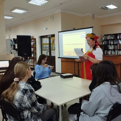 Библиотекари провели фольклорную игру для участников «Движения первых»