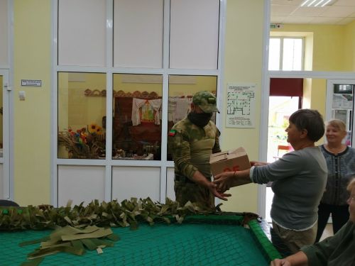 Клубы «Оптимистки» и «Любознайки» встретили участника СВО Дмитрия